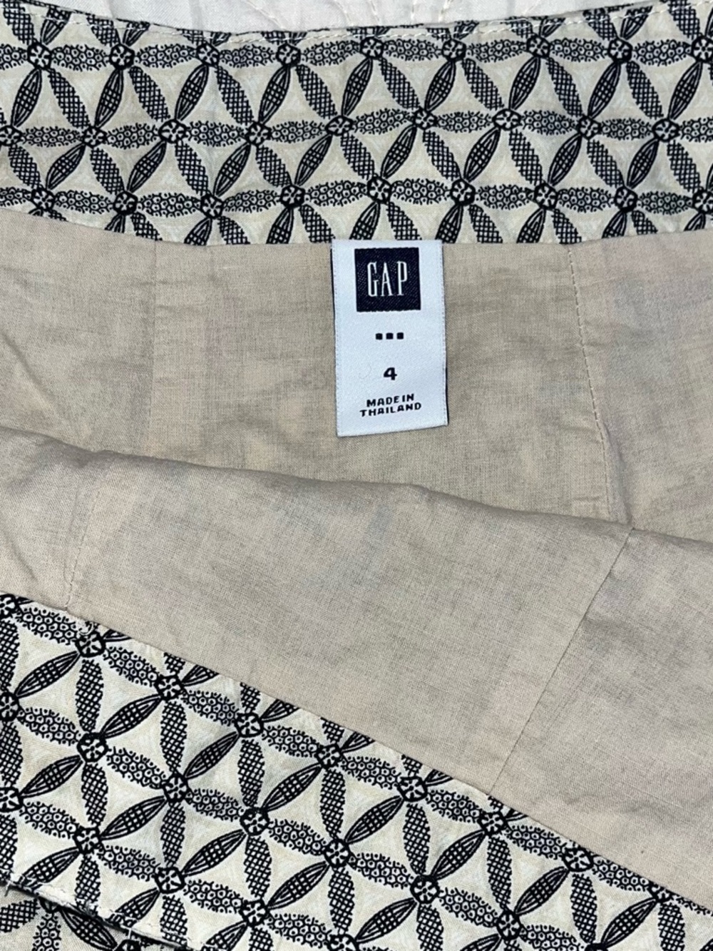 EUC Classic GAP A-Line Cream and Black Geometric Skirt - Size 4 - Picture 7 of 9